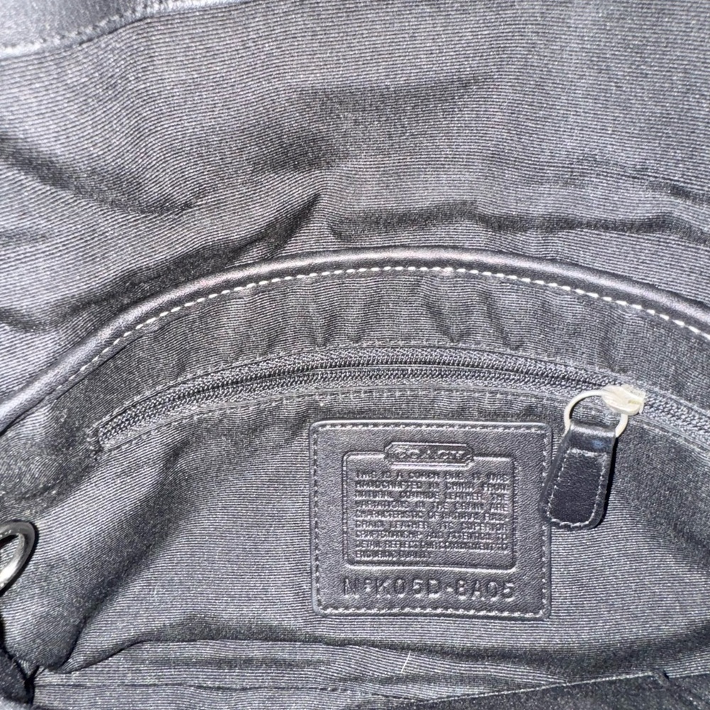 Coach 8A05 SoHo Black Leather Flap Shoulder Bag – Original 2005 Release, Y2K. - Picture 14 of 15